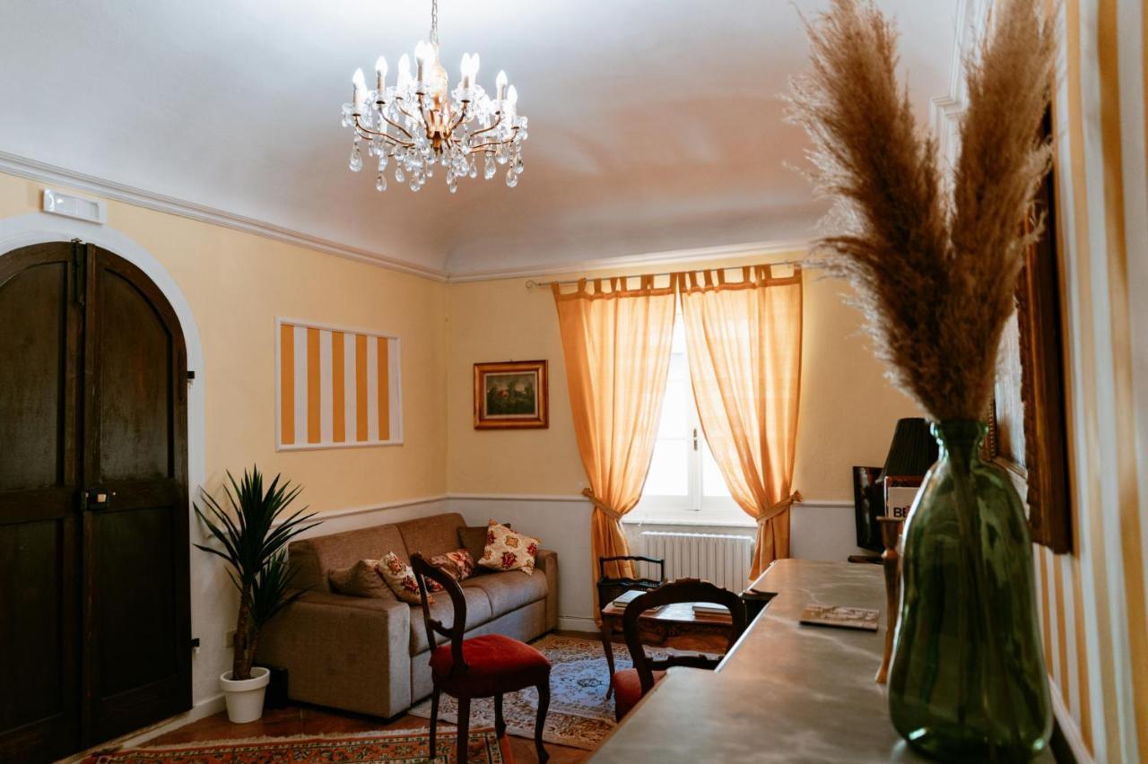 La Foresteria Di Palazzo Picedi Benettini Сарцана Экстерьер фото