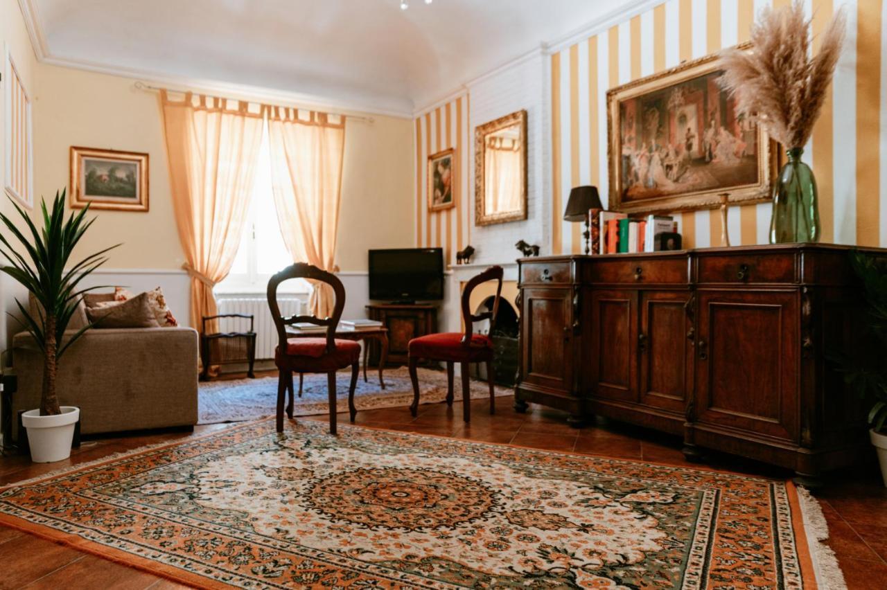 La Foresteria Di Palazzo Picedi Benettini Сарцана Экстерьер фото