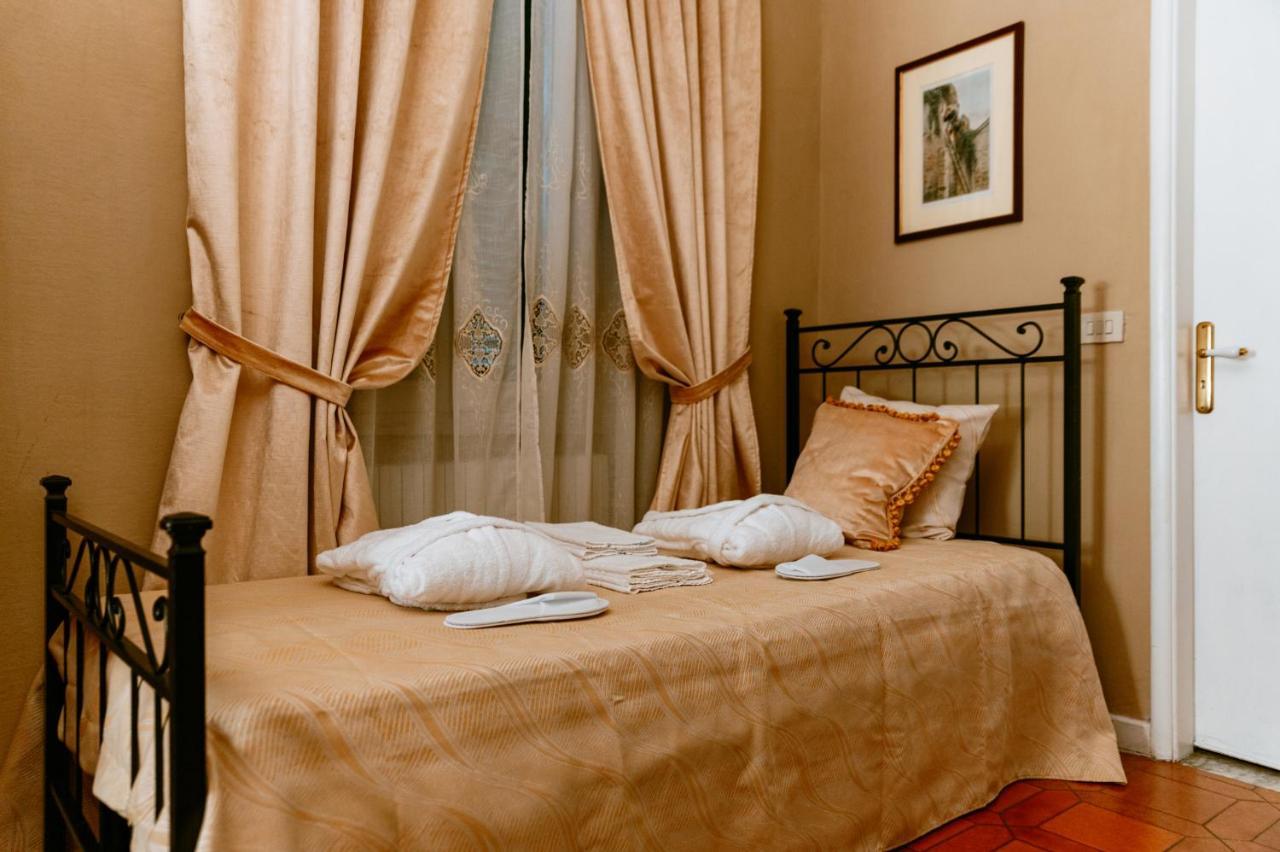 La Foresteria Di Palazzo Picedi Benettini Сарцана Экстерьер фото