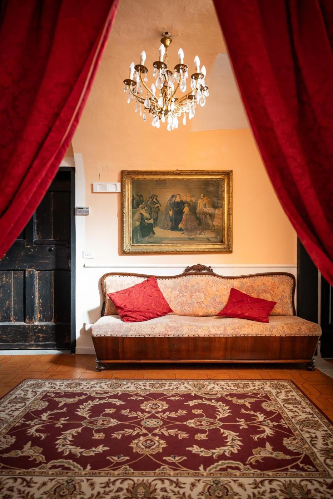 La Foresteria Di Palazzo Picedi Benettini Сарцана Экстерьер фото