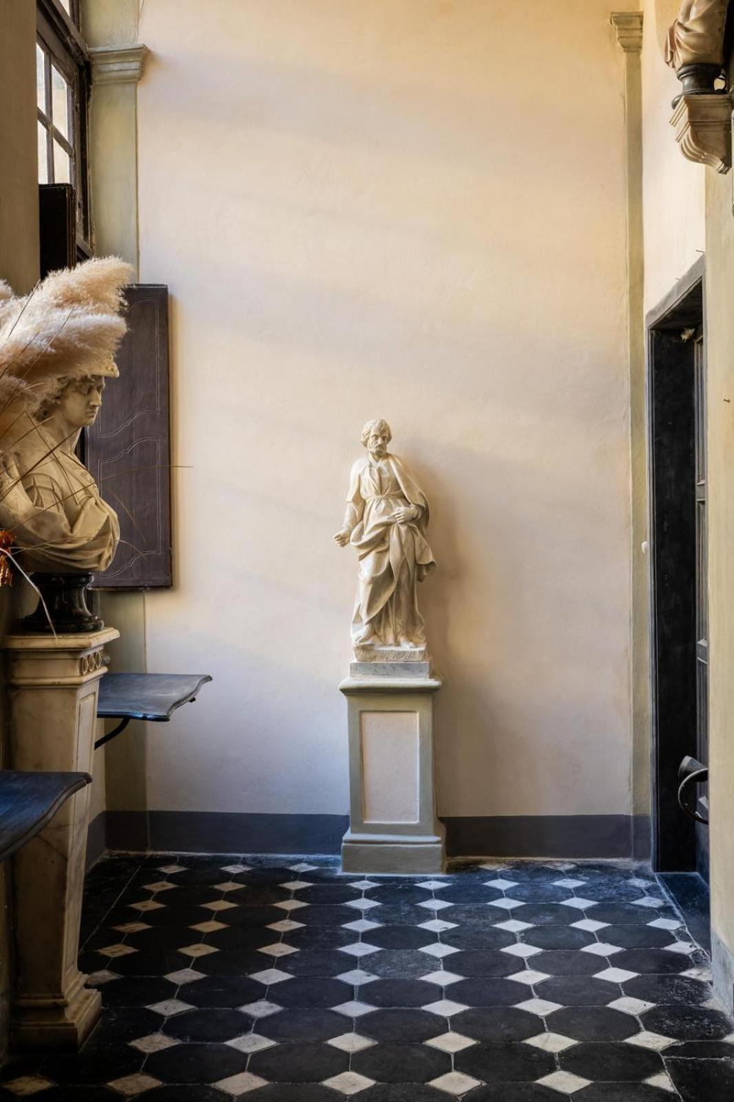 La Foresteria Di Palazzo Picedi Benettini Сарцана Экстерьер фото