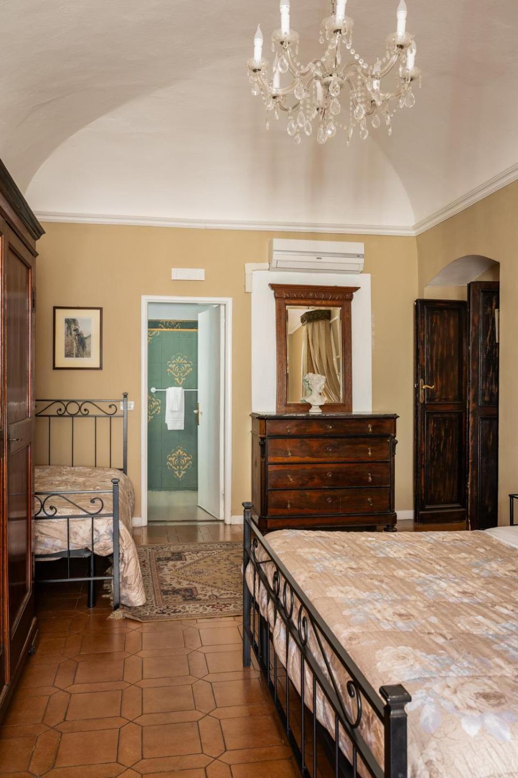 La Foresteria Di Palazzo Picedi Benettini Сарцана Экстерьер фото
