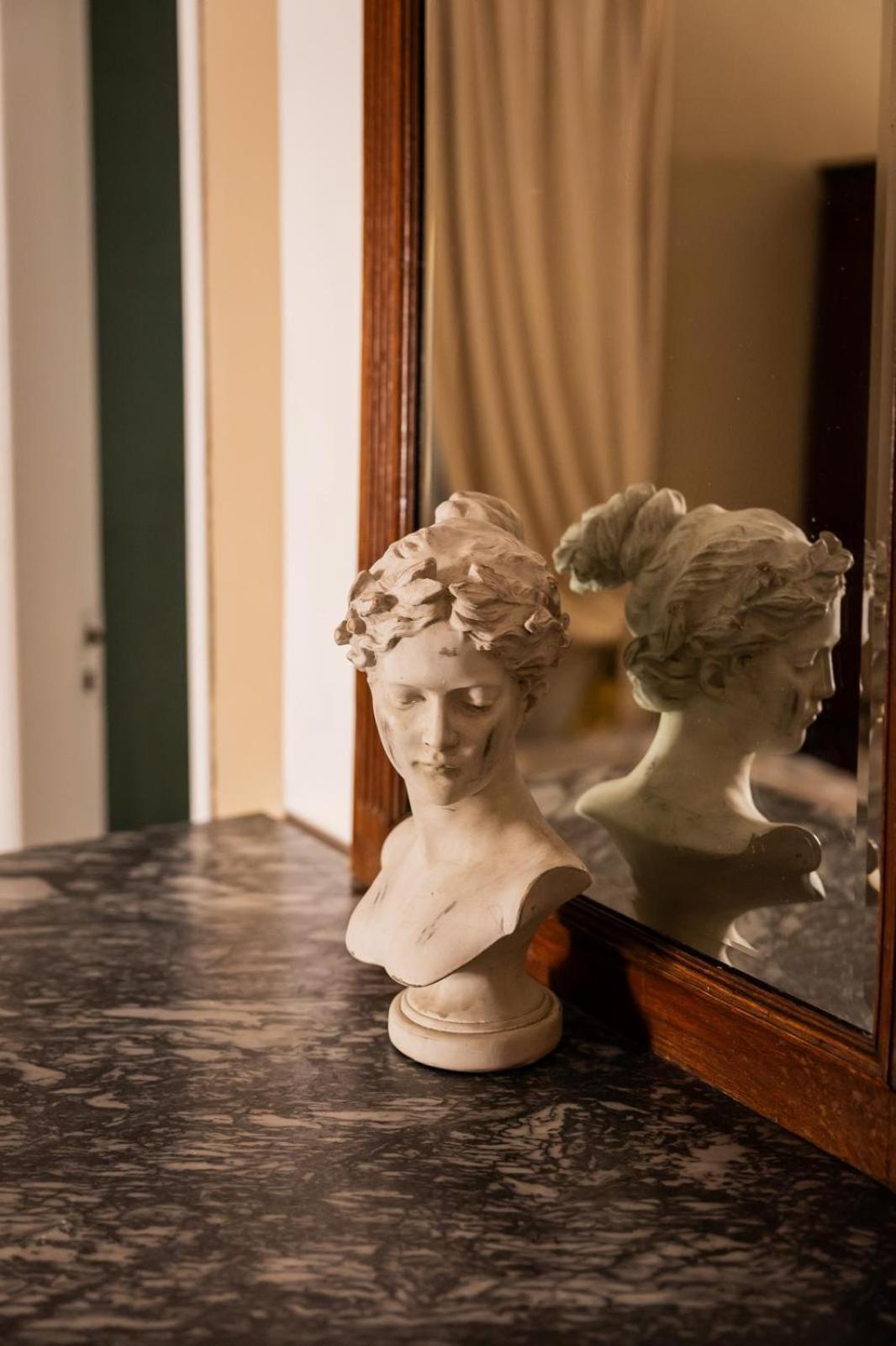 La Foresteria Di Palazzo Picedi Benettini Сарцана Экстерьер фото