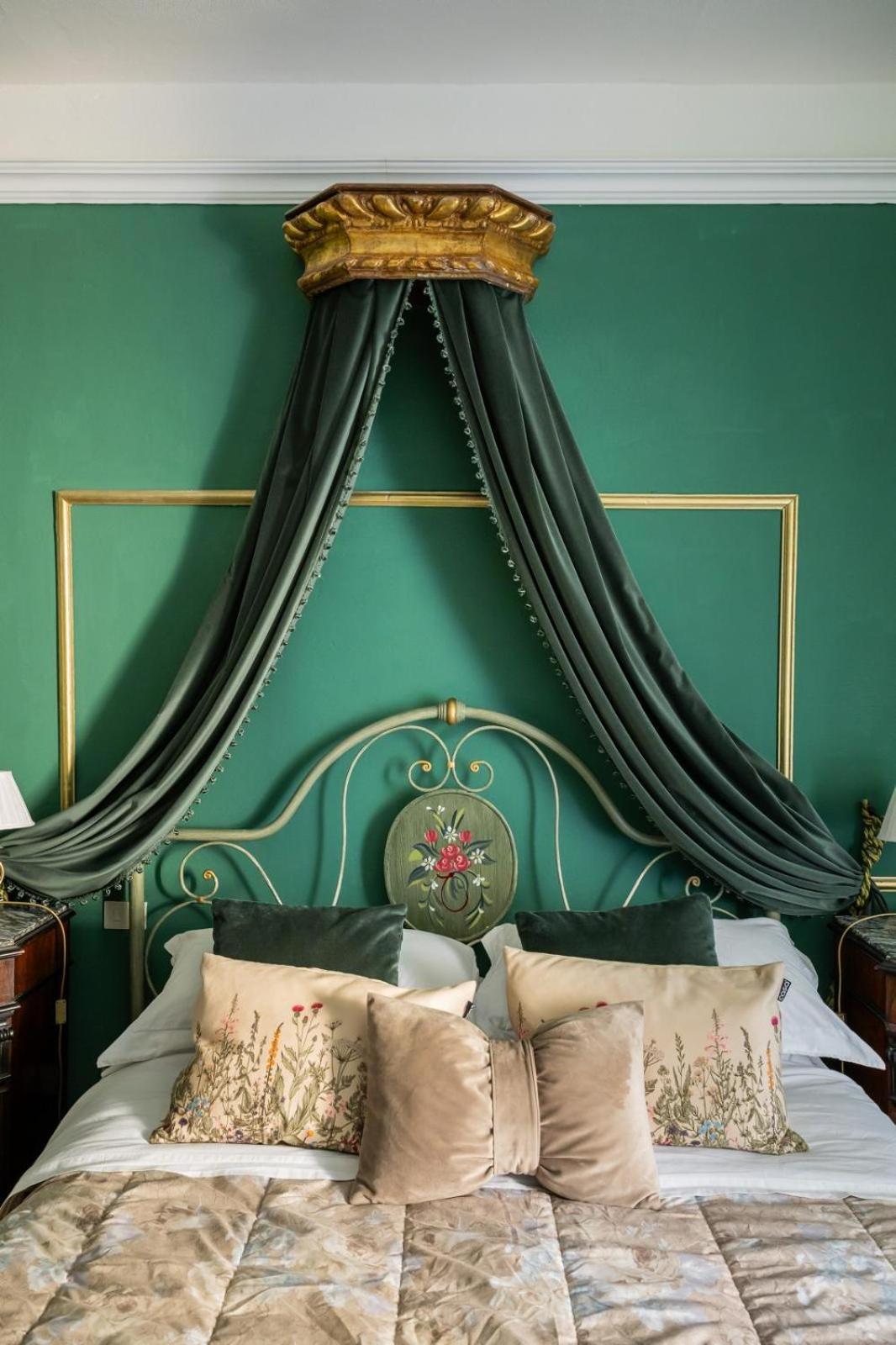 La Foresteria Di Palazzo Picedi Benettini Сарцана Экстерьер фото