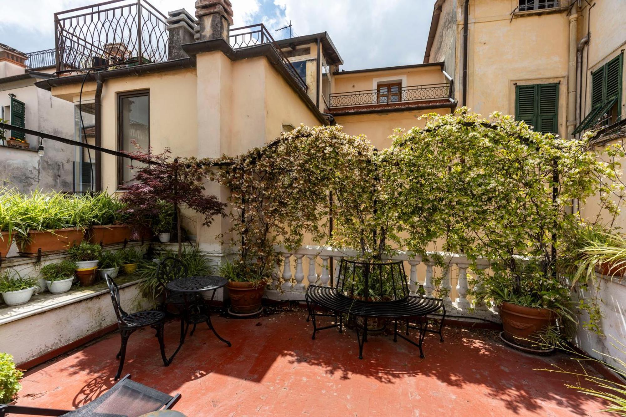 La Foresteria Di Palazzo Picedi Benettini Сарцана Экстерьер фото