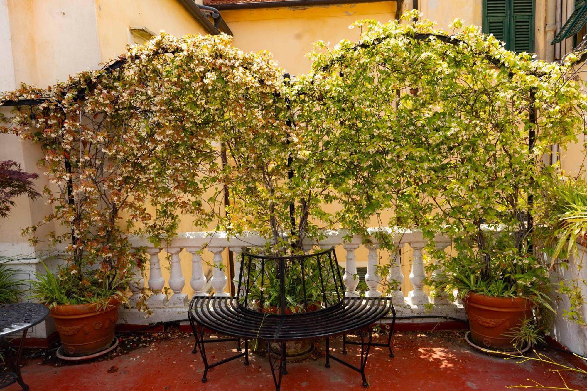 La Foresteria Di Palazzo Picedi Benettini Сарцана Экстерьер фото
